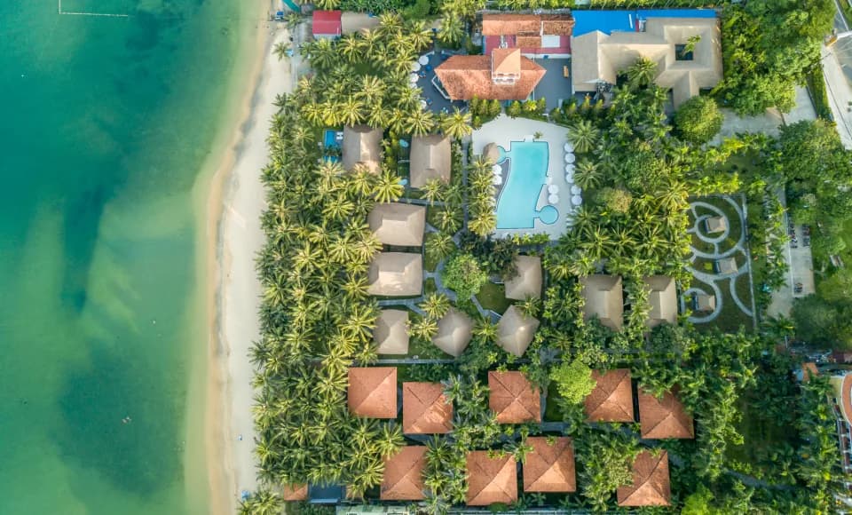 Lazuresort — Web & Commerce project